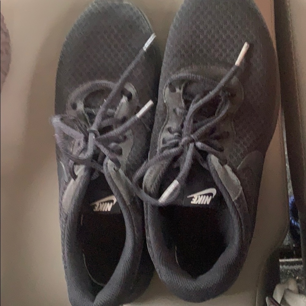 All black nike sneakers